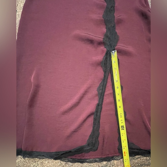 Suzanne Betro Burgundy Midi Skirt with Black Lace Trim Women’s Size Large - Picture 8 of 8